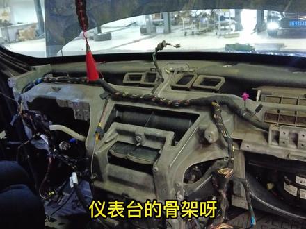 拆开路虎中控台,这才是豪车该有的样子!#路虎揽胜运动版 #路虎 #路虎发现 #路虎揽运 #经典情怀老车 #汽车知识 #汽车维修 #汽车