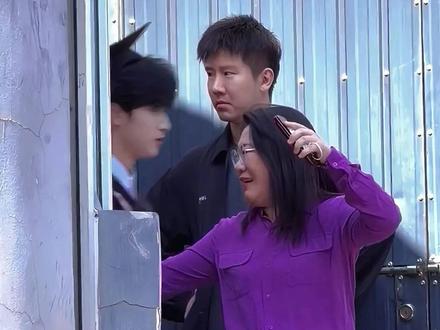 明明拍毕业照,为何欧阳娣娣参加严浩翔遗憾缺席?顶流的光鲜背后,全是身不由己#欧阳娣娣 #严浩翔 #何洛洛 #内容启发搜索 #影娱热点团
