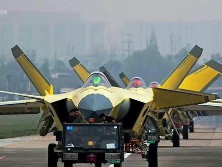 成飞首次展示黄皮歼20,它与歼20有啥不同,为啥都是粗脖子?
