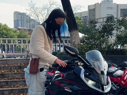 QJMOTOR 赛421声浪咋样,沉浸式体验一下四缸引擎的魅力#宣城摩托之家 #赛421 #张雪500rr #春风500sr #凯越450rr