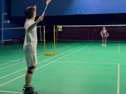 还练个屁球啊#羽毛球 #双脚跳杀 #ai #豆包 #杀球