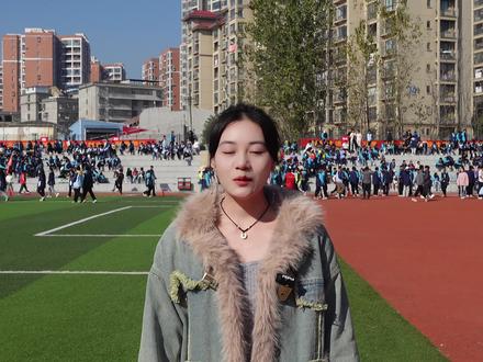 阳新县职教中心第五届运动会开幕啦! 本届运动会为期4天,包括田径类、球类、拔河等竞赛项目。#阳新县职教中心 #校园运动会 #采访 #同学有话说