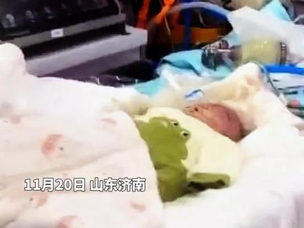11月20日,山东济南,江西南昌3个月大超早产重症男婴转运至济南救治,该男婴27周出生,当时只有2斤重,济南交警滚动式护卫送至济南儿童医院,全程14公里,用时10分钟。