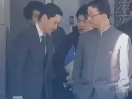 双手插兜就“破防”了!御用摄影师,难道你还想再拍这些吗?#中方双手插兜见日方称天冷不便握手 #刘劲松与日本外务省官员会面