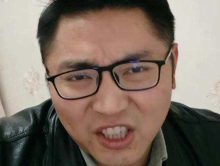 早高峰坐公交车没位子,人挤人,结果亮了…#原创搞笑#方言搞笑