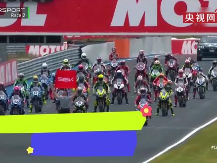 现场画面!“张雪机车”WSBK捷克站再夺冠,斩获赛季第五冠。