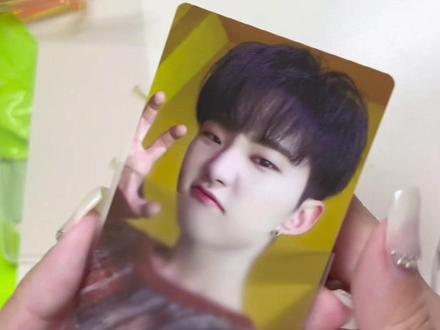 金珉奎f9 权顺荣爱之力wvs特典开箱
#seventeen #kpop #金珉奎 #权顺荣 #韩娱