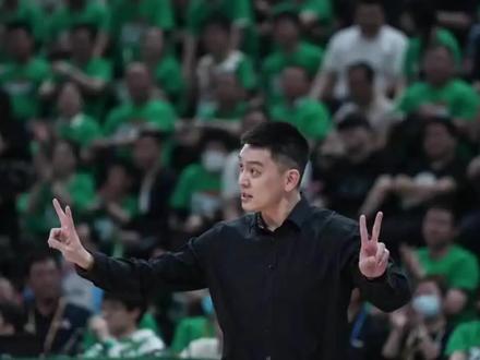 俊龙,你从三分线到上篮一下没拍😂 #辽宁男篮