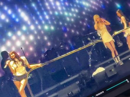 小哥你干啥。
高清这里哦@Melody_solar
#blackpink世界巡演 #金智秀jisoo