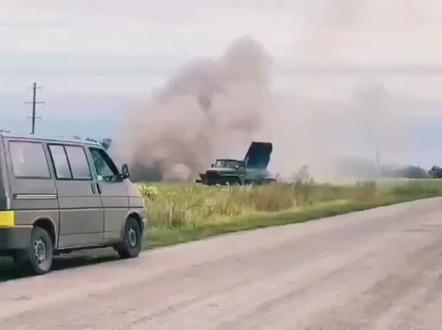 打起来了,泰国轰炸柬埔寨。