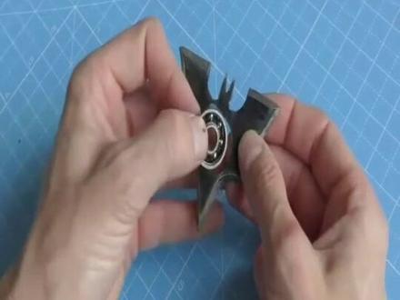 #手工制作 蝙蝠侠回旋镖,一边看#复联4 ,一边盘它,#万物皆可盘 #漫威 #复联 #手工 @抖音小助手