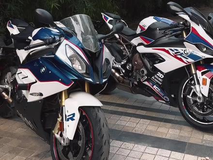 我相信老玩家应该更喜欢老款大小眼#机车 #宝马s1000rr (口误)还有22款蓝色卡钳 #欢迎光临我的生活