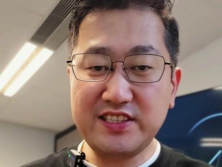 历史性时刻!张雪机车WSBK双冠,打破欧美日38年垄断! 中国摩托封神了!张雪机车拿下WSBK双回合冠军,这是中国品牌头一遭,硬生生打破欧美日几十年高端垄断,撕掉中国摩托低端标签,这才是中国制造的底气!#张雪机车#wsbk #中国摩托车 #中国制造走向世界 #WSBK冠军