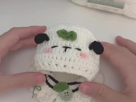 10cm小熊猫斗篷教程~ 🪡:2.5mm
🧵:@苏苏姐家官方旗舰店 唯棉四股
🎨:06,21,79
#钩针教程 #10cm娃衣 #棉花娃娃衣服 #钩针图解 #钩针编织