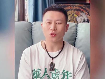 #暴揍 自称格斗第一人的假播求,挑战职业冠军王赛,全程被王赛花样吊打#拳击 #假波球