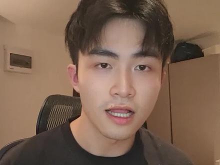 如何拯救你的正版FL&我们应该购买正版吗?
情况更新:在我这两天继续发了2、3封邮件给imageline官方之后,他们给我回了邮件,并像之前视频的评论区里那位博主提到的,给我重置了账号密码,至此我算是找回账号了。但是我依然保持这个观点:FL的盗版账号检测机制非常垃圾。原因:不公开透明且触发得极不合理。我这种算是本身有一定英语能力又有时间给官方一直写邮件的人了,但更多莫名其妙被ban了的中国正版用户呢?评论区已经有太多被ban了没处说、没法解的人。
基于这样的情况,我刚刚征得了身边朋友和部分评论区内反馈被误封的带🔥同意,到官方论坛写了一封信,简要概括内容就是现在的错误机制反而让很多人不得不用盗版,希望官方能重视这个问题,改善机制,并附上了一些评论截图作为证据参考。大家要是有能力也可以到官方论坛一起说说这个问题。论坛地址:https://forum.image-line.com/viewforum.php?f=100
关于已经被误封的人,这一期视频,也给大家提供详细的解决方式,附上英文邮件模版和所有需要用的资料,提供更便捷的方式给大家去申诉。
我个人也很希望音频厂商们能持续给大家提供好的产品,同时优化服务,而长远来说只有支持正版才能实现这一点,所以也建议大家在有能力的情况下,尽可能还是支持正版。我自己的几个宿主也全都是正版的。这次事件刚好也引发了大家关于正版插件产品体验的讨论,总的来说我觉得是好事,有句话是“若批评不自由,则赞美无意义”。指出问题不意味着是对他们的全盘否定,反而是音频厂商改进服务的契机,此视频此贴都不删,留给大家讨论更多相关的话题。
#音乐制作 #音乐人 #编曲 #Flstudio #音乐制作人