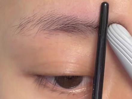 邪修的修眉习惯
眉毛能提供毛流最好,提供不了,别妨碍眉笔塑形也行。
#修眉教程