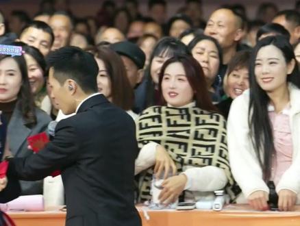 茹果来大舞台挑战索图,仅用两首曲子打得索图耍赖赶人#索图 #索图大舞台 #音乐现场 #唱歌给你听