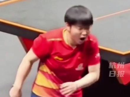 令人心疼!孙颖莎因伤退赛,即便痛到面部扭曲,仍笑着面对所有人。