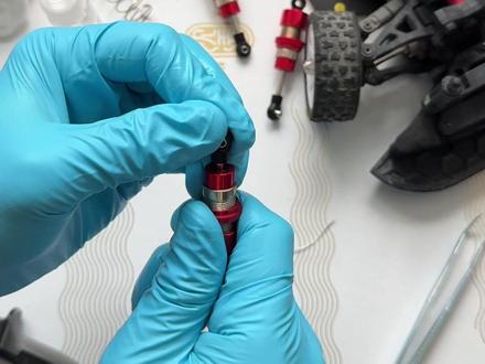 一分钟轻松学会模型车避震油更换#美嘉欣14303 #RC遥控车 #RC避震 #模型车改装 #男孩玩具