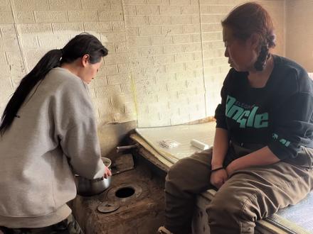 这世上最动人的,是明知现实,仍选择善良,生命不分贵贱,多一点善意,就能改写结局。#共鸣 #草原实拍 #破防就在一瞬间 #绝境里的光 #善良比金钱更珍贵