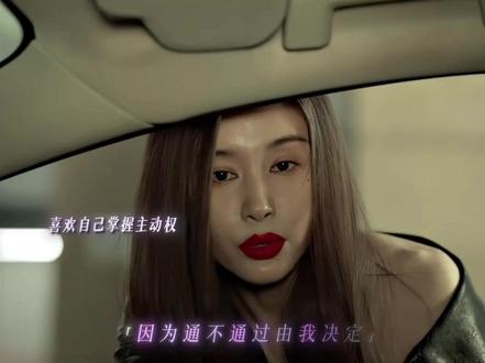 #玫瑰丛生 《玫瑰丛生》定档于2026年2月26日在腾讯视频播出。该剧讲述了对待爱情认真而小心的“李晓兮”与“小贝”邂逅,两人开始了一段浪漫的恋爱。小贝的忠诚和坚定给予李晓兮力量,让李晓兮逐渐克服心中对爱情的不安全感。小贝也在李晓兮的陪伴和包容下,治愈了心中的旧日伤痛,逐渐释怀,学会珍惜。呵护情感的过程中让李晓兮与小贝看到了爱情的更多面,共同经历了很多困难,最终得到了成长,收获了真挚的爱情。#王子文#刘宇宁#蒋欣#新剧来袭