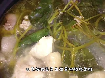广东靓汤雷公根煲鸡,宝妈用野草做了一道汤,清甜味美、营养丰富 #美食vlog #美食 #煲汤 #美食教程