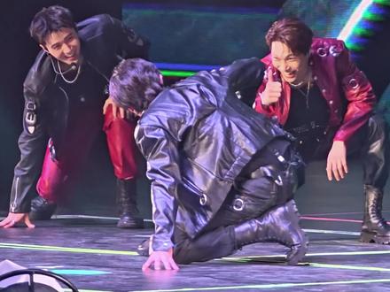 pcy:狠狠地祝我哥生日快乐! 哥几个这么多年没一个能憋得住笑哈哈哈#exo澳门演唱会 #exo六巡 #金俊勉生日快乐 #exo澳门演唱会笑料好多 #overdose