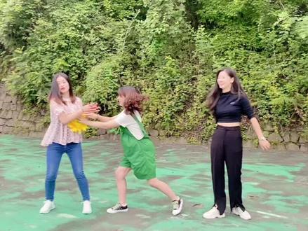 #幼师#团建#击鼓传花#才艺展示 超级有趣的小游戏《击鼓传花》,视频最后有彩蛋哦😁@抖音小助手