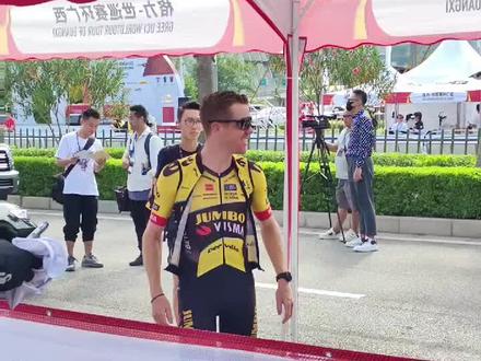 来要要冠军队签名了🚲#环广西公路自行车世界巡回赛