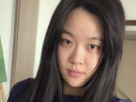 超级简单的氛围感自拍姿势
#自拍姿势