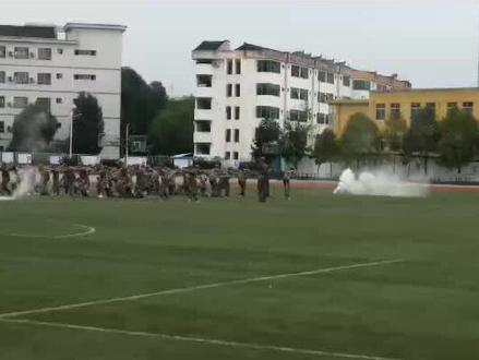 无军训不青春,南郑一中高一新生军训,开启新生活。加油你们是最棒哒!