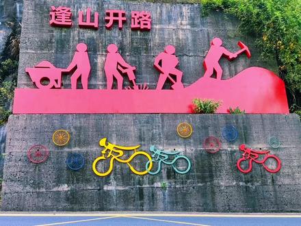 自驾最美S205省道~安吉到临安~打卡多个宝藏景点,盘山公路穿越森林竹海美不尽收分享路线攻略,建议点赞收藏
第1️⃣站导航到:藏龙百瀑,这里主要看瀑布群,爬山需要1个多小时左,有门票
第2️⃣站导航到:市岭公交车站,这里打卡拍照可停可不停
第3️⃣站导航到:太湖源风景区,这里主要看峡谷,深潭,瀑布,玻璃桥,夏日玩水,需要门票
第4️⃣站导航到:香榧之家农家乐,这里民宿农家乐比较多,简单打卡一下
第5️⃣站导航到:指南村,这里有古村,梯田,红叶,银杏秋来玩风景更美,建议住一晚第二天早上看云海更美
#江浙沪周边游 #s205省道 #自驾游 #旅行推荐官 #临安 @抖音小助手 @今日头条 @西瓜视频