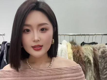 不敢带你回任丘 不敢带你回梁沟 我怕你不吃五香蛋
怕你觉得我丢面儿 哈哈哈哈