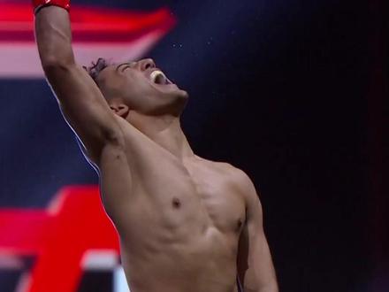 萨力曼压哨一击KO对手拿下比赛顺利晋级#昆仑决 #昆仑决新春盛典 #昆仑决世界冠军金腰带 #萨力曼