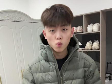 黑色穿腻了 不妨试试绿色#今天穿什么 #男生穿搭 #排骨羽绒服