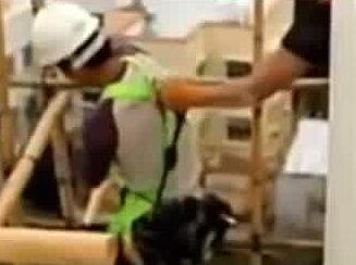 用竹子搭棚在香港四处可见!高空作业十分危险,为户外工作者点赞!