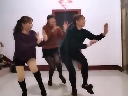 大家晚上好,三个疯子又来了