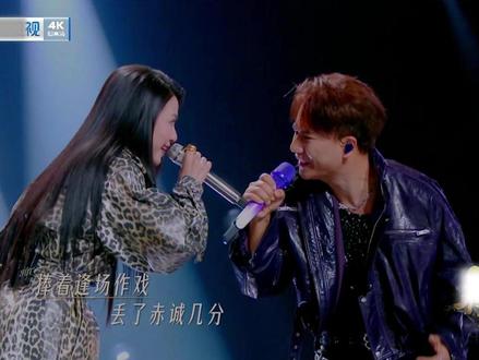 欢子谭维维假人合唱后劲太强了,超燃! #欢子谭维维假人合唱后劲太强了 #欢子谭维维假人 #谭维维 #欢子 #4k超清 @欢子(巡演中)