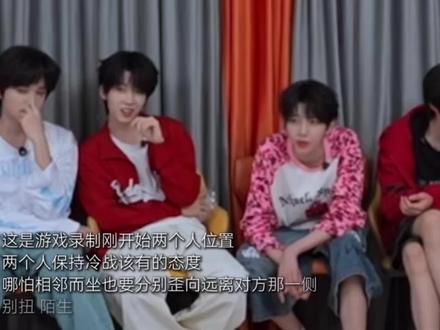两个冷战也冷战不明白的幼稚鬼
在意所以才没办法在和好前做到装没事发生一样像往常谈笑
但喜欢又让你俩没办法做到不相互靠近
#铭文