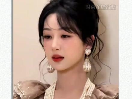 杨紫,登港版VOGUE开年刊 恭喜杨紫正式达成五大满贯!#杨紫 #杨紫杂志 #vogue #爆剧女王 #时尚