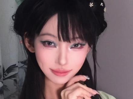 在家也能变身古风美女~超级详细的森系古风妆教程来啦!#古风妆容教程 #绿色眼妆 #新中式妆容 #日常古风妆容 #淡颜妆容教程