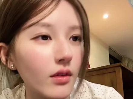 露思跟她的好朋友们一起唱歌,陪俺们跨年#赵露思#曾黎#小红书直播 #赵露思 #好像掉进爱情海里