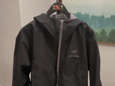 2022新品——始祖鸟BETA夹克实拍讲解,专为各种山地活动而设计,超高性价比,不是Beta AR,不是Beta FL,不是Beta SL,就是Beta哈!
男女款都有, 男款的水波蓝、琥珀棕,女款的晶石紫、水波蓝、岩层灰、琥珀棕都能让人眼前一亮~#始祖鸟 #始祖鸟