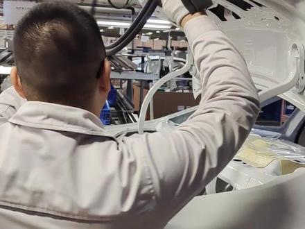 后备箱密封条安装 一定不要手痒去扣这个密封条!#汽车制造 #汽车知识 #带你懂车 #汽车知识分享 #用车常识