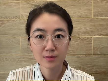 轻微犯罪记录封存制度,现在已经开始实施了吗?二十届三中全会以及最高法的均明确要推出轻微犯罪记录封存制度,并且《治安管理处罚法》对治安违法记录予以封存的最新修订也可视为轻微犯罪记录封存制度的预热。所以,轻微犯罪记录封存制度确定会实施,但是,目前还没有实施。暂时没有明确的试点城市,也没有明确的实施方案。另外,即使制度实施,参照现在已经实施的未成年人犯罪记录封存实施办法,也不需要律师代理申请。一般情况是办案机关依职权完成封存程序,特殊情形也可以当事人本人准备证明材料申请封存或纠错。所以,警惕现在可以代理封存的宣传,有意识甄别。#抖来普法2025 #大连刑事律师丛晓丹 #轻微犯罪记录封存制度 #未成年人犯罪记录封存