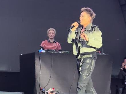 枪火演出首唱#枪火 #宝石老舅 #音乐节现场 #草莓音乐节