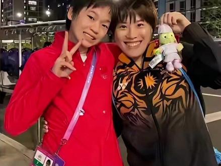 乌龟外交!#全红婵 被马来西亚队组团追星,送女将自己最爱的乌龟玩偶 #杭州亚运会 #陈芋汐 #梦之队
