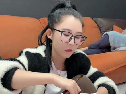 请大家给丁满和小舅子的对联打分,满分十分,输了的就要把对方的对联贴在自己家门口~#不够可爱 #对联