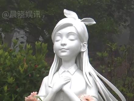 明明说深爱大s,为何一周年雕像揭幕后却一点不像本人?一段深度讲解视频曝光,原来具俊晔早已绕过皮相看到了灵魂#大S #具俊晔 #言承旭 #影娱热点团 #内容启发搜索